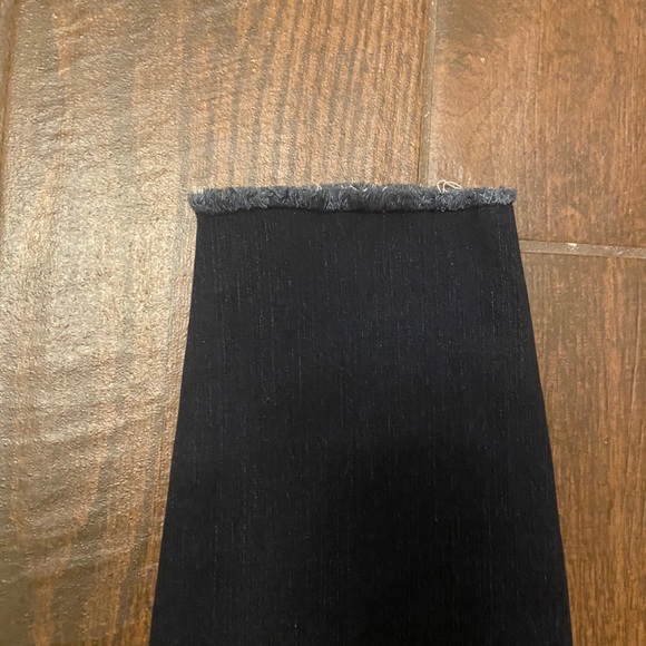 🆕 Pink Lily Kylie Distressed Dark Wash Jeans - Picture 4 of 7